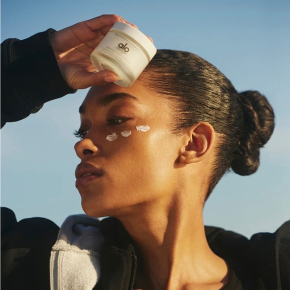 ALO Facial Enzyme Cleanser + Luminizing Moisturizer Duo - Picture 7 of 8